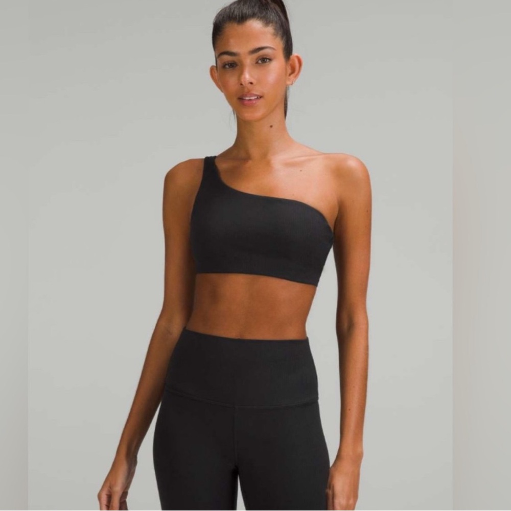 Lululemon Ribbed Nulu Asymmetrical Yoga Bra size 6 ribbed black new NWT